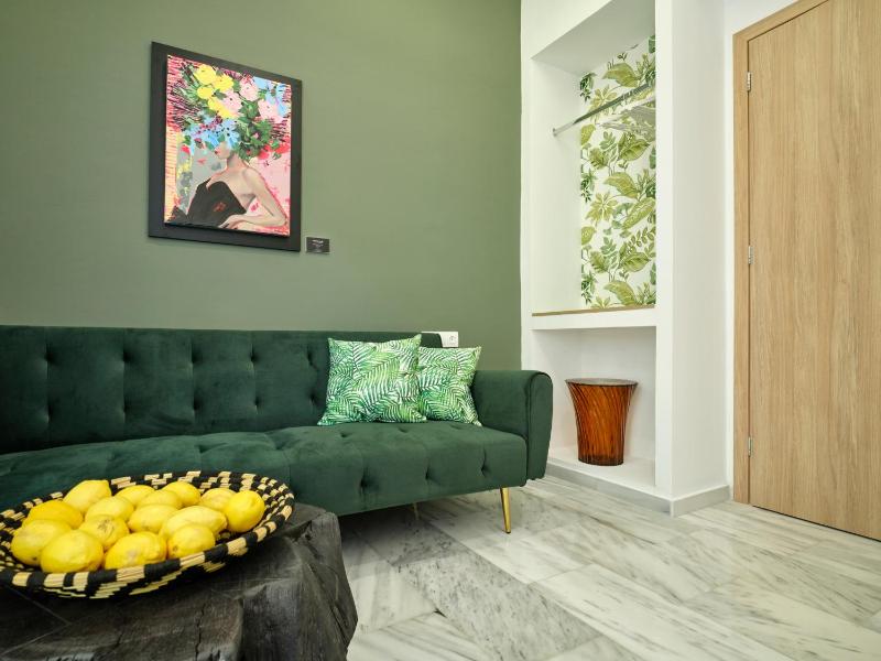 Double Room with Balcony and Sea View image 2