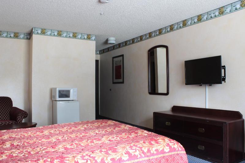Queen Room image 2