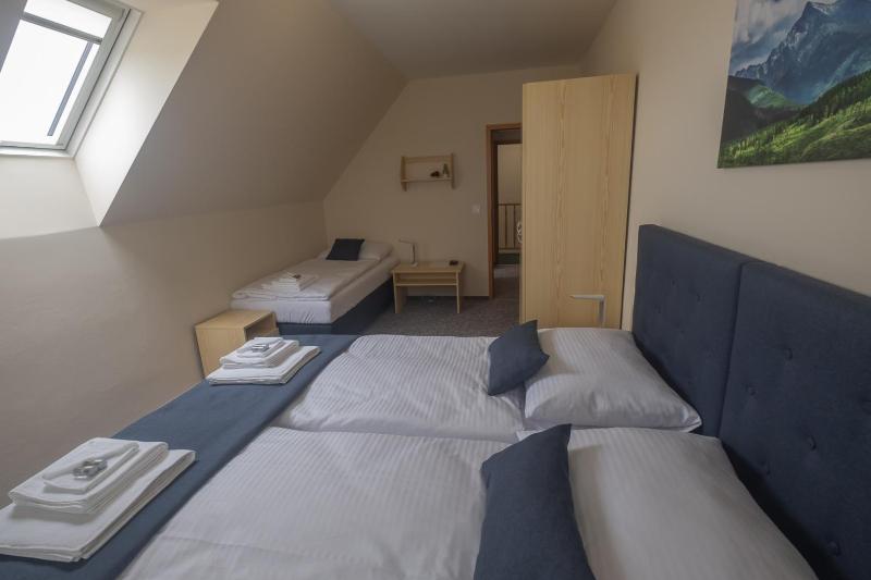 Double Room image 3