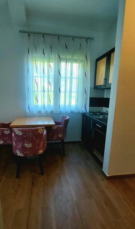 Deluxe Triple Room image 4