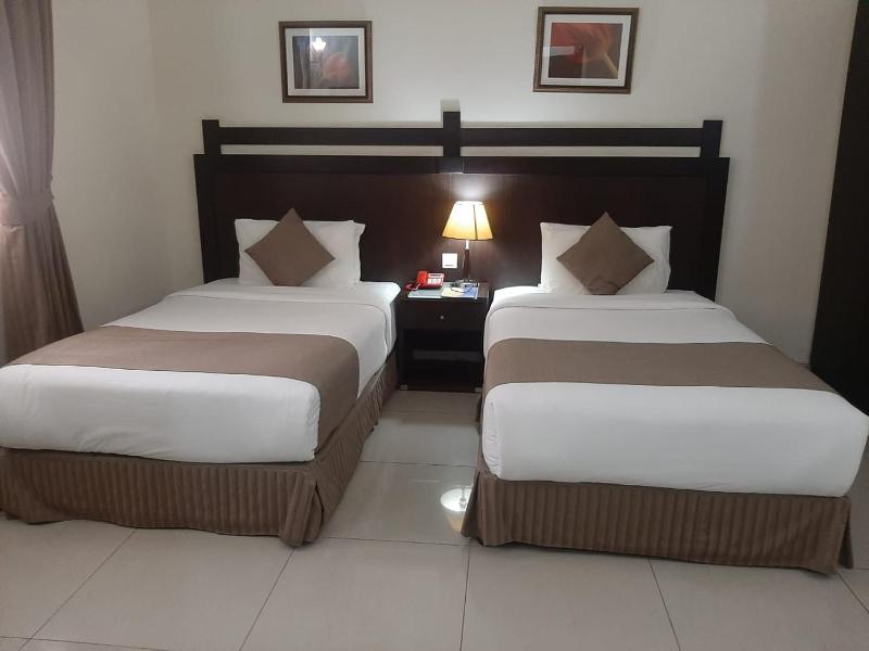 Deluxe Twin Room image 2