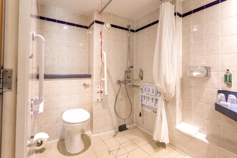 Standard Double Room with Free Hot Breakfast - Accessible image 4