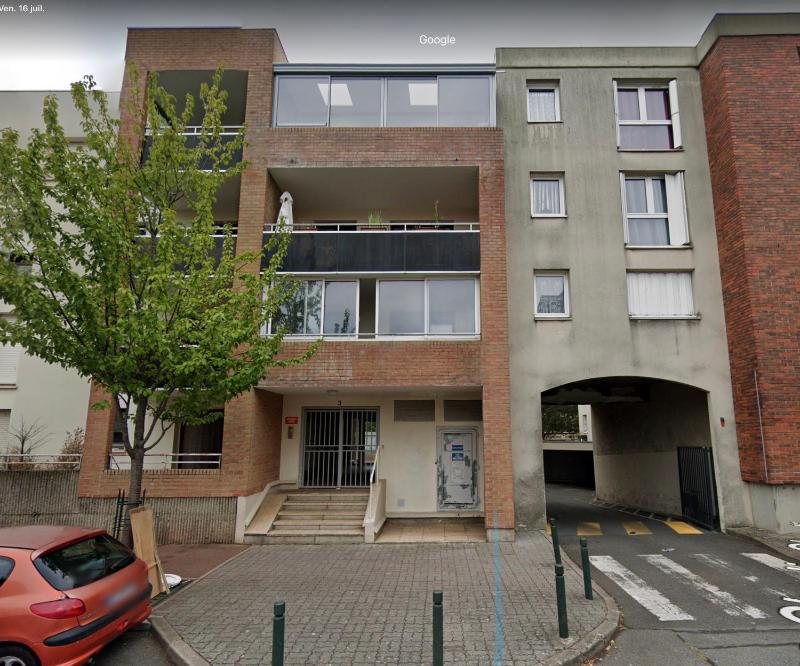 One-Bedroom Apartment image 2