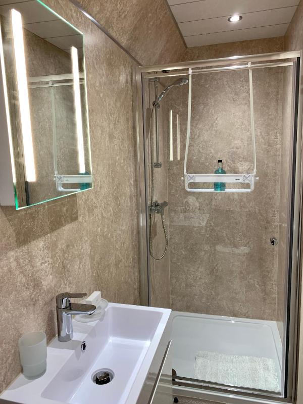 Deluxe Double Room image 2