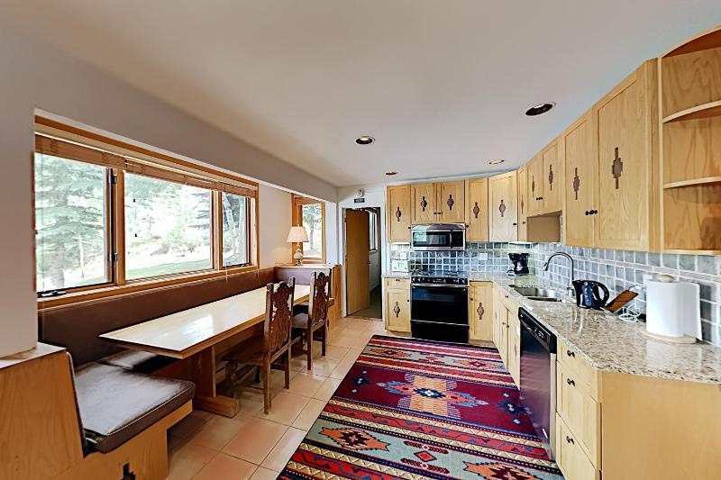 Three-Bedroom Townhouse image 2