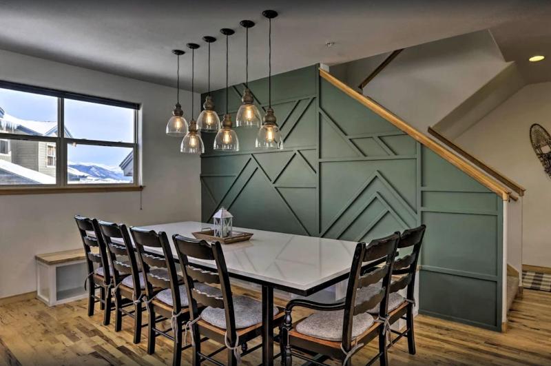 Five-Bedroom Townhouse image 2
