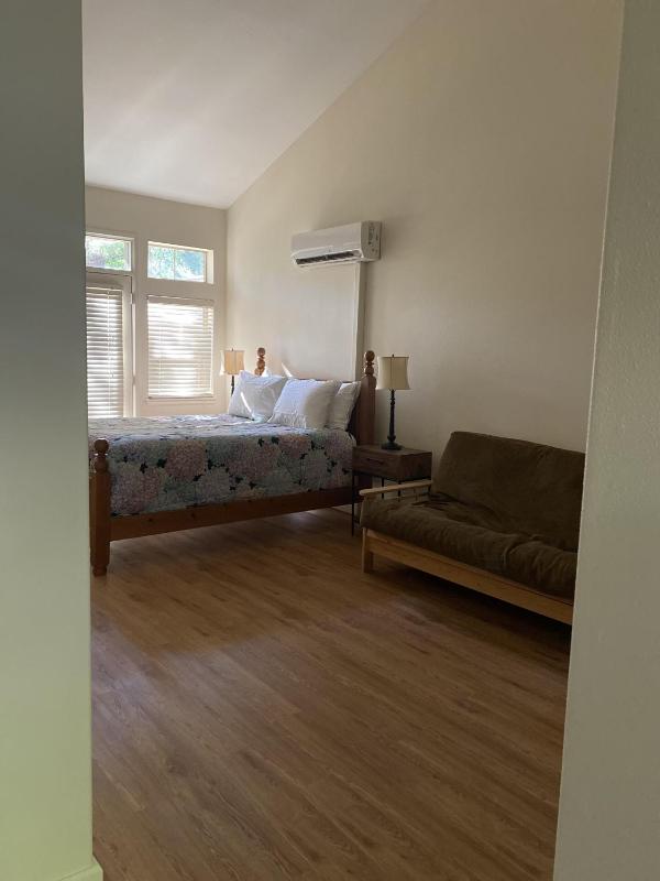 One-Bedroom Apartment image 3