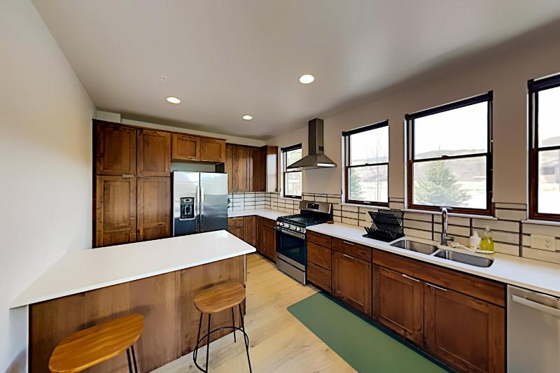 Three-Bedroom Townhouse image 2
