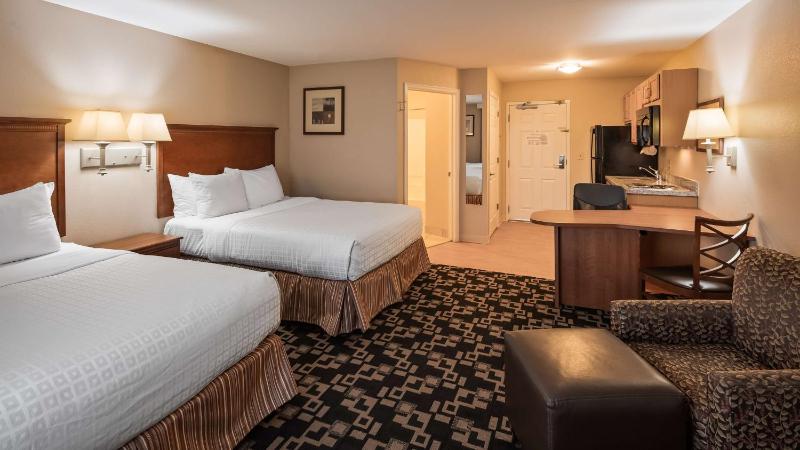 Studio Suite with Two Queen Beds and Kitchenette image 4