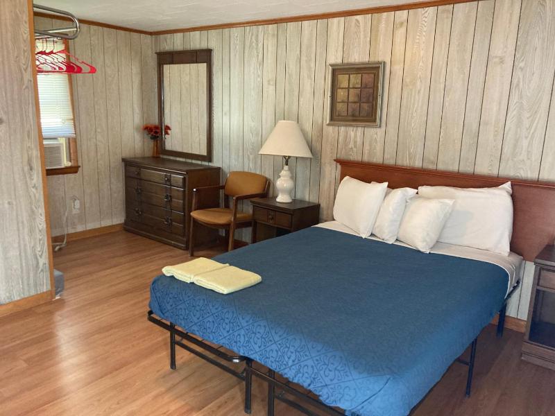 Family Room with Bathroom image 4