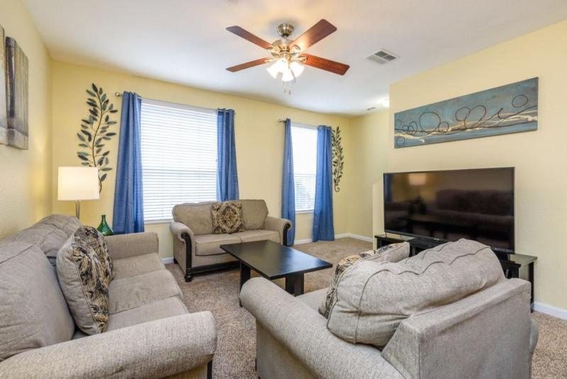 Three-Bedroom Townhouse image 3