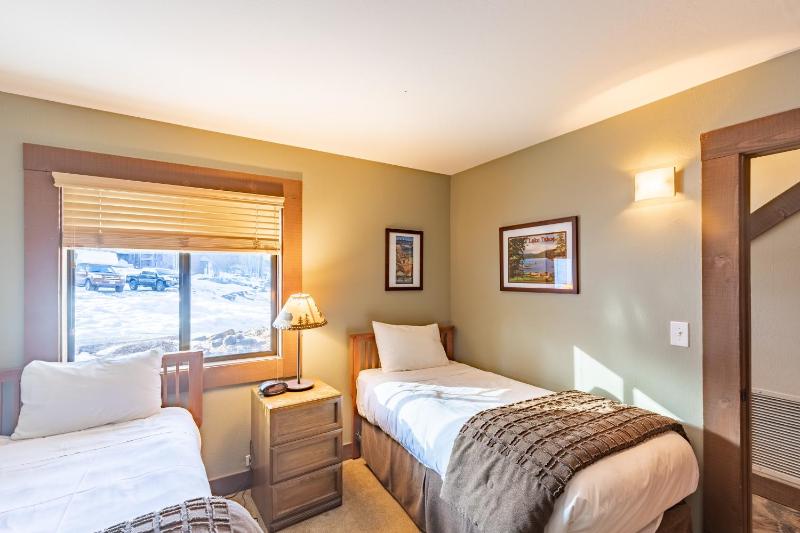 Cozy Aspen Grove 2 bed 2 bath - image 28