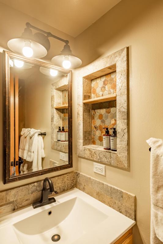 Cozy Aspen Grove 2 bed 2 bath - image 29