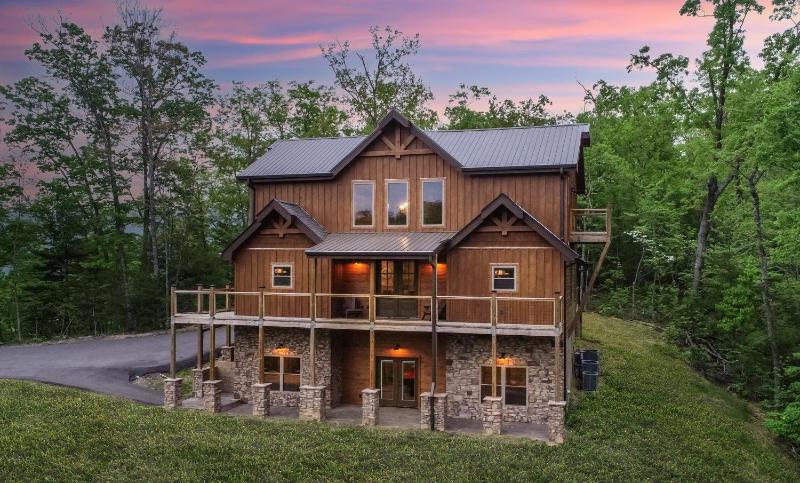 Stone Mountain Lodge cabin - image 1