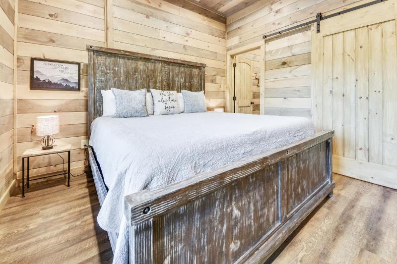 Stone Mountain Lodge cabin - image 26