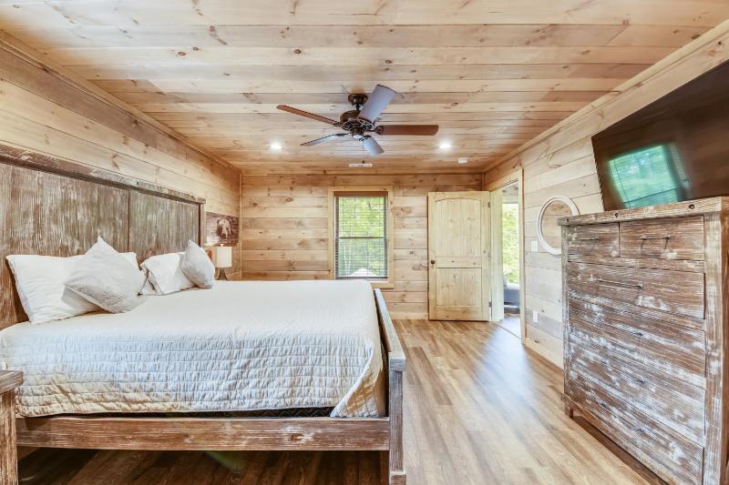 Stone Mountain Lodge cabin - image 9
