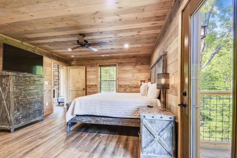 Stone Mountain Lodge cabin - image 15