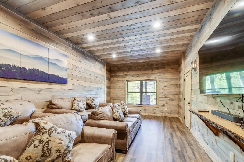 Stone Mountain Lodge cabin - image 23