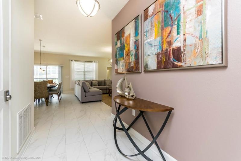 Six-Bedroom Villa  image 3