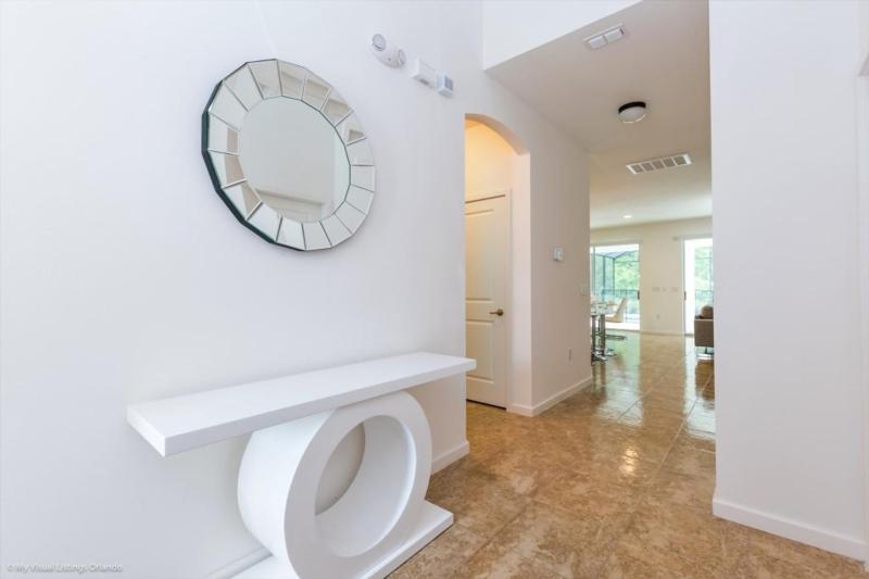 Eight-Bedroom Villa image 3