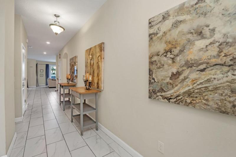 Seven-Bedroom Villa image 3