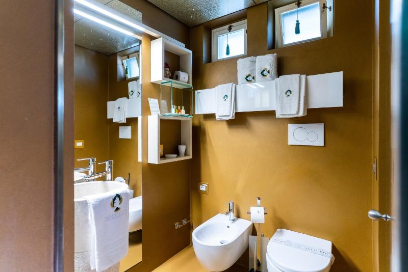 Deluxe Junior Suite image 4