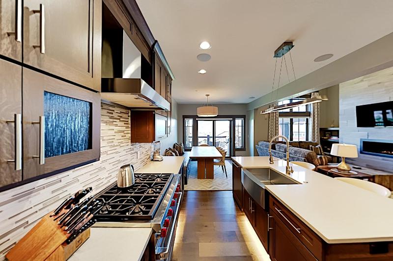 Three-Bedroom Townhouse image 2