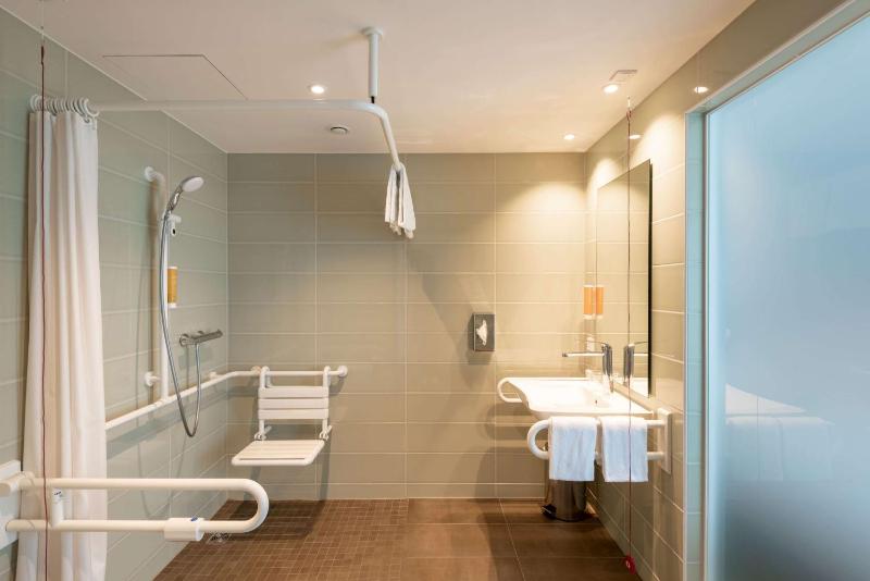 Double Room - Mobility Access image 3