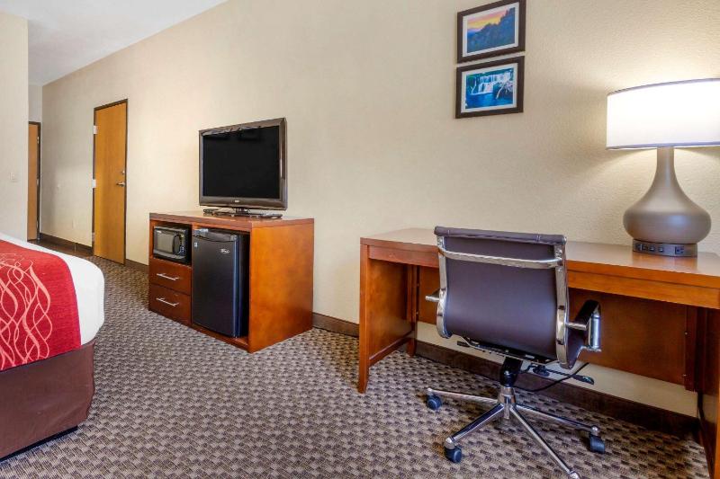Standard King Room - Non-Smoking  image 2