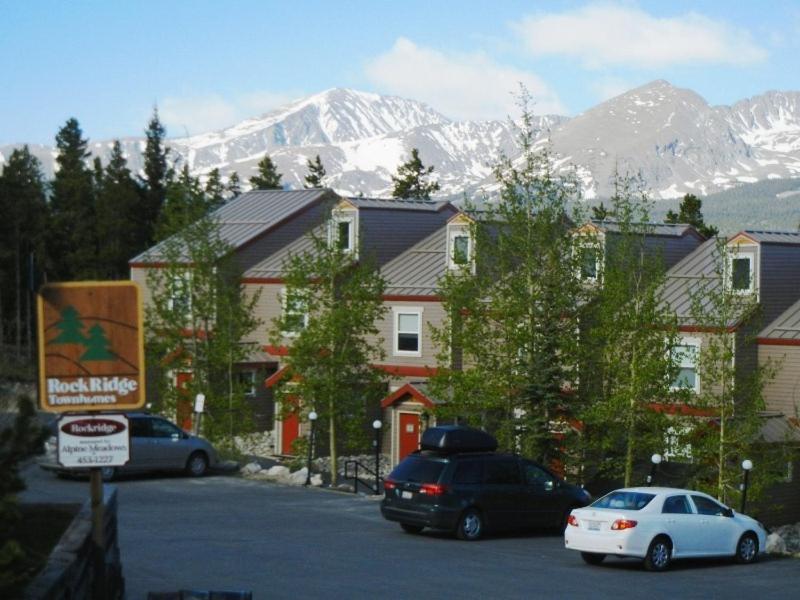 Three-Bedroom Townhouse image 1
