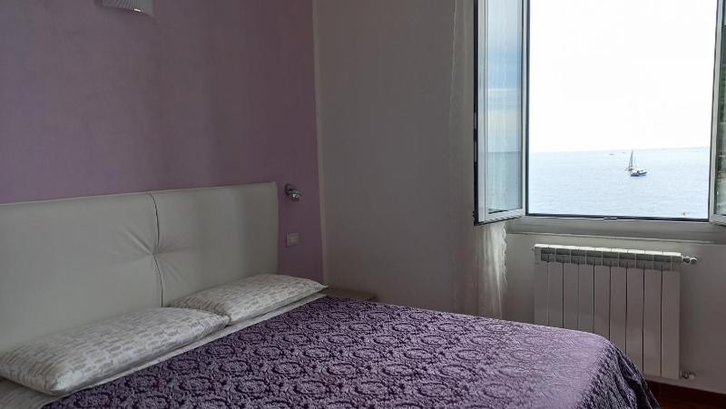 Deluxe Double Room with Sea View image 3