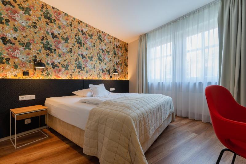 Small Double Room image 2
