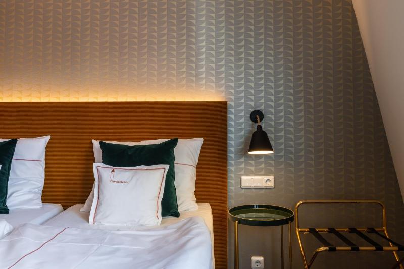 Standard Double Room image 3