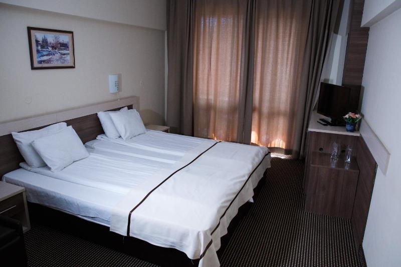 Double or Twin Room with Balcony image 3