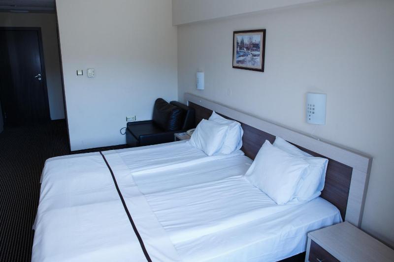 Double or Twin Room with Balcony image 4