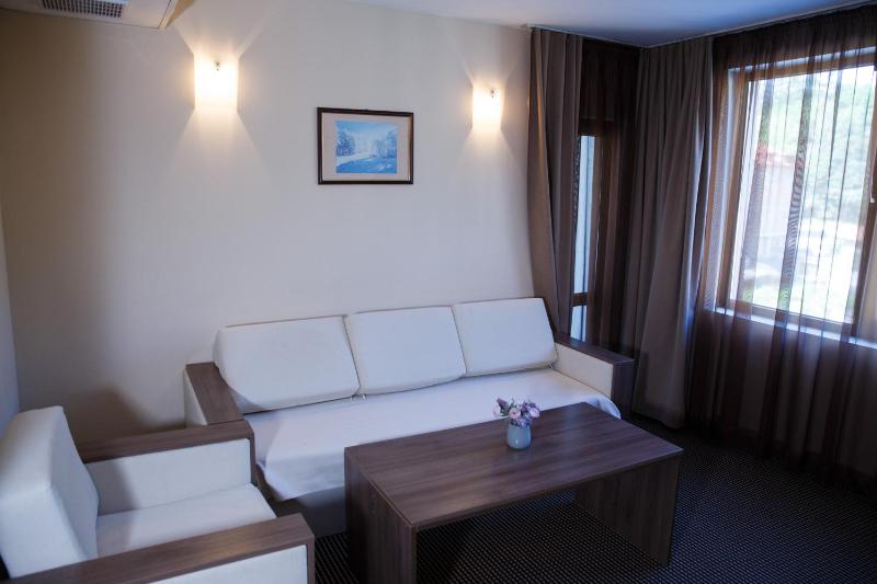 Deluxe Suite image 2