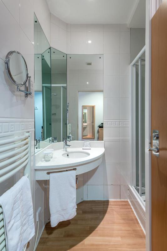 Superior Double Room image 3