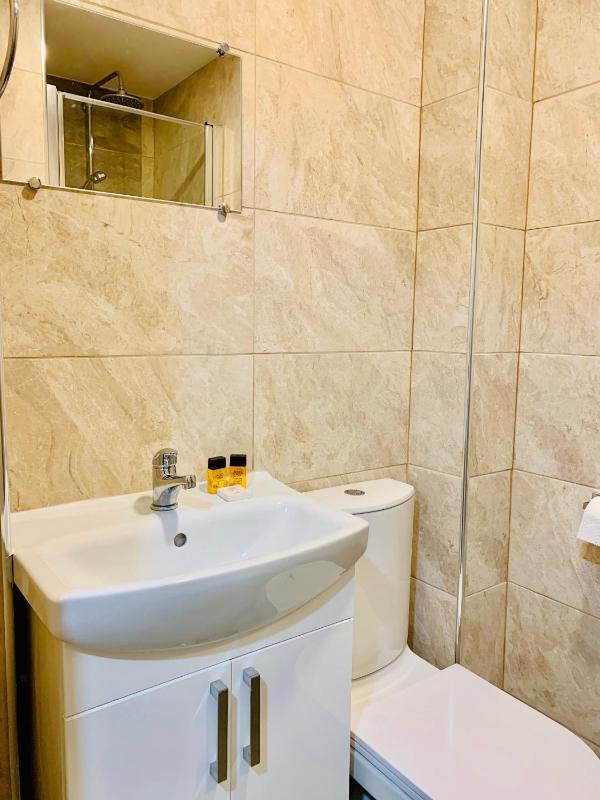 Standard Single Room image 3