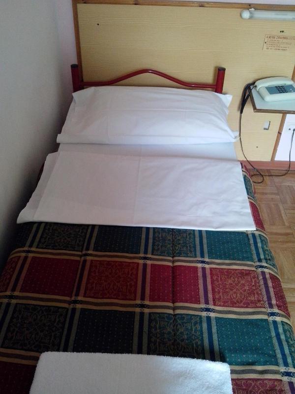 Single Room with Shared Bathroom image 2