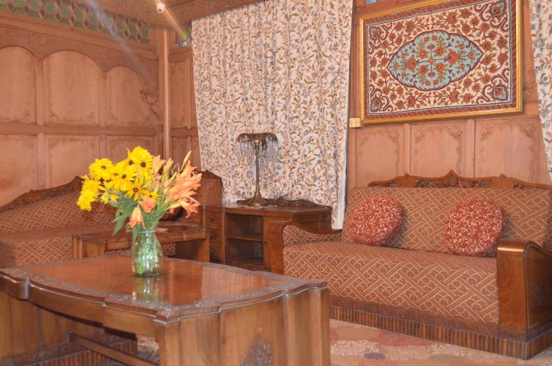 New Alexandra Houseboats - image 7