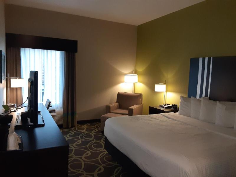King Room with Sofa Bed - Mobility/Hearing Access - Non-Smoking image 3
