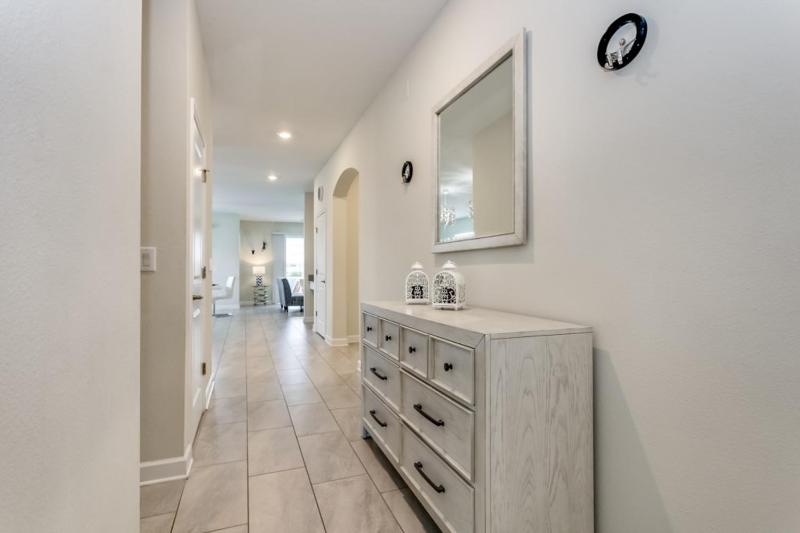 Six-Bedroom Villa  image 3