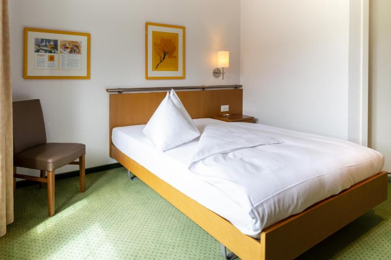 Basic Double Room image 1
