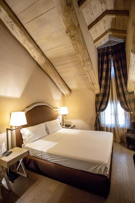 Superior Double or Twin Room image 3