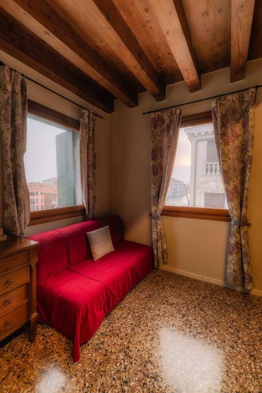 Superior Double Room with Canal View image 3