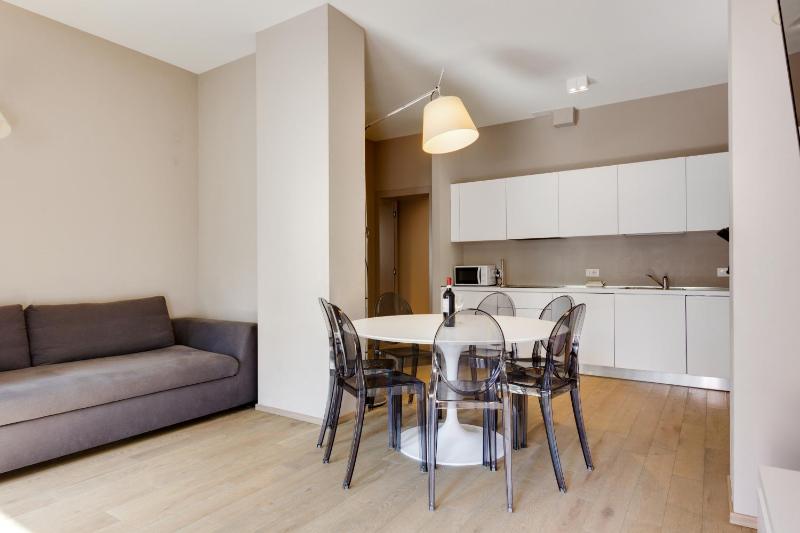 Three-Bedroom Apartment with Terrace - Cadorna image 3