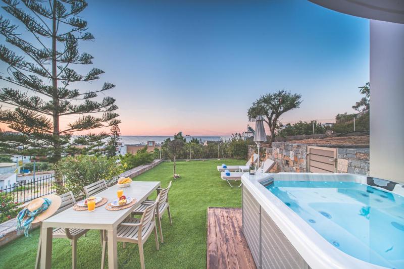 Luxury Suite with Sea View image 2