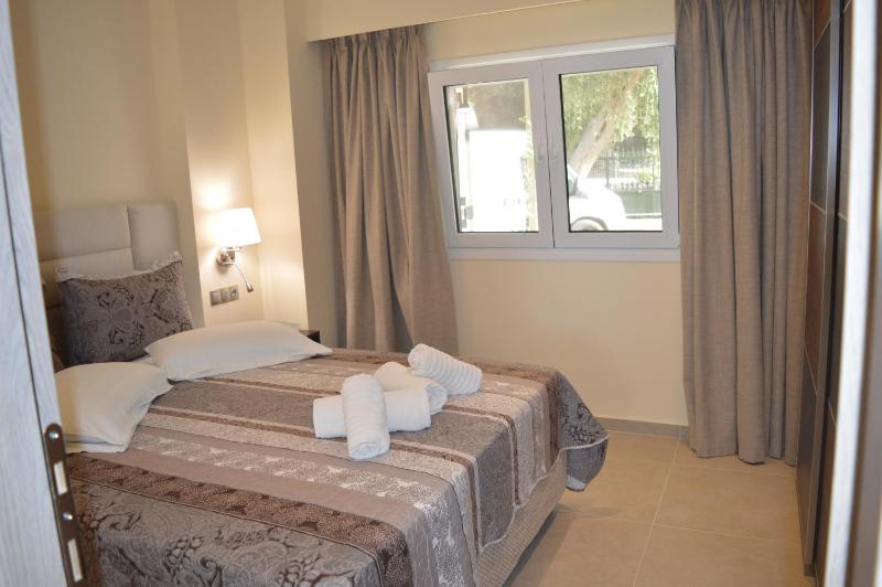 One-Bedroom Apartment image 4