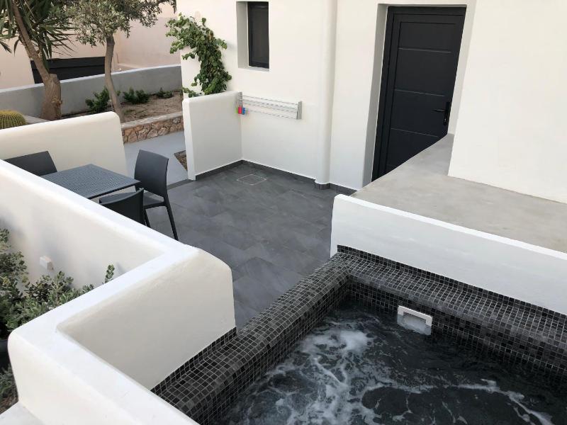 Suite with Hot Tub image 2