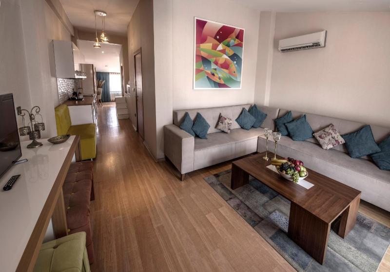 King Suite with Balcony image 1